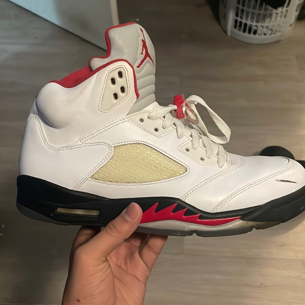 Jordan 5 “Fire red” 2013